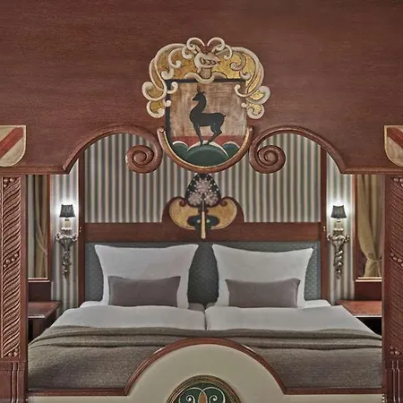 Отель Goldener Greif 4*