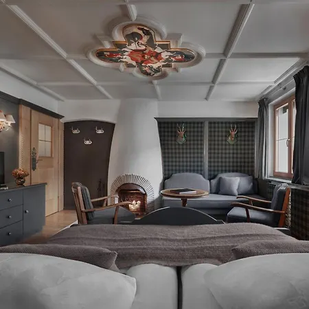 Отель Goldener Greif 4*