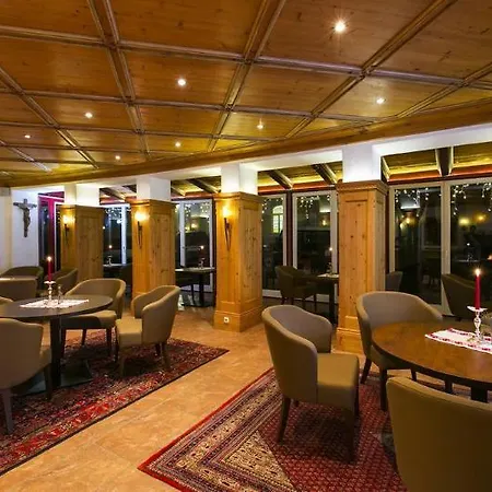 Goldener Greif Отель