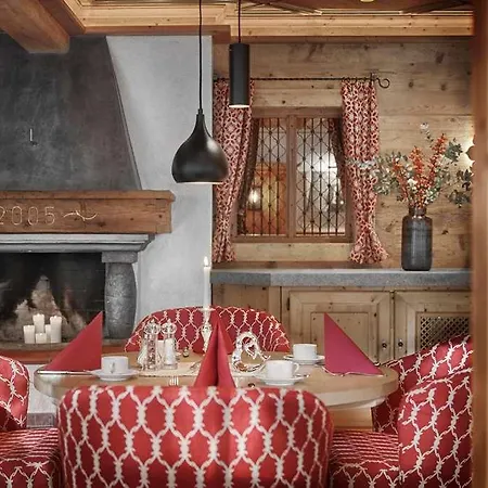 Goldener Greif Szálloda 4*